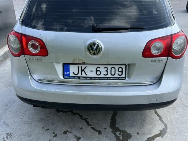 Сірий Фольксваген Пассат Варіант, об'ємом двигуна 2 л та пробігом 346 тис. км за 2200 $, фото 2 на Automoto.ua