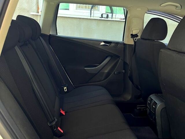 Серый Фольксваген Пассат Вариант, объемом двигателя 1.9 л и пробегом 325 тыс. км за 5500 $, фото 6 на Automoto.ua