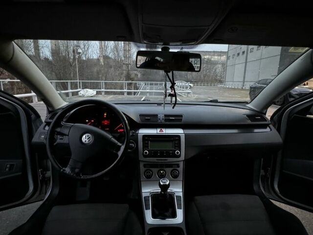 Серый Фольксваген Пассат Вариант, объемом двигателя 2 л и пробегом 344 тыс. км за 2499 $, фото 8 на Automoto.ua