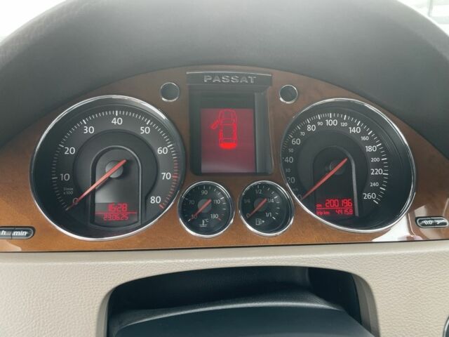 Сірий Фольксваген Пассат Варіант, об'ємом двигуна 2 л та пробігом 200 тис. км за 7300 $, фото 13 на Automoto.ua