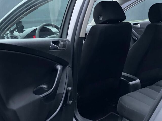 Серый Фольксваген Пассат Вариант, объемом двигателя 1.9 л и пробегом 327 тыс. км за 2250 $, фото 15 на Automoto.ua