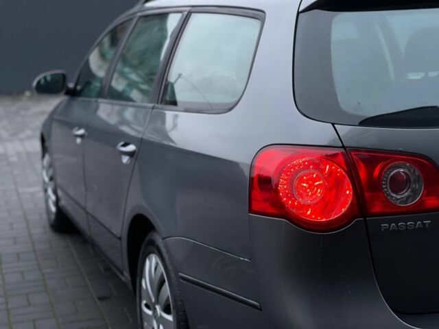 Серый Фольксваген Пассат Вариант, объемом двигателя 1.9 л и пробегом 327 тыс. км за 2250 $, фото 3 на Automoto.ua
