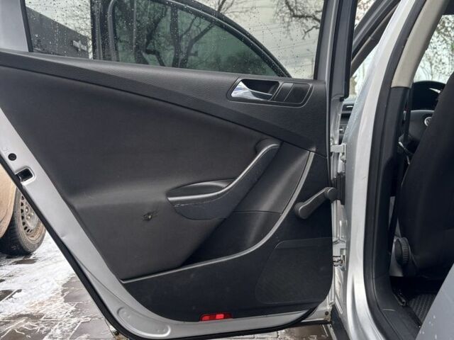 Сірий Фольксваген Пассат Варіант, об'ємом двигуна 1.6 л та пробігом 287 тис. км за 6200 $, фото 14 на Automoto.ua