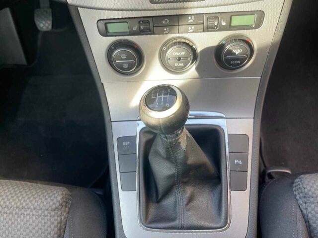 Серый Фольксваген Пассат Вариант, объемом двигателя 1.6 л и пробегом 238 тыс. км за 5200 $, фото 14 на Automoto.ua