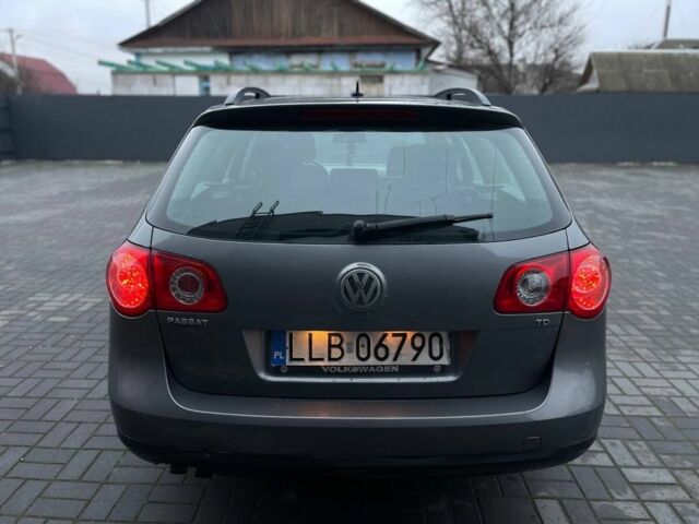 Серый Фольксваген Пассат Вариант, объемом двигателя 1.9 л и пробегом 327 тыс. км за 2250 $, фото 1 на Automoto.ua