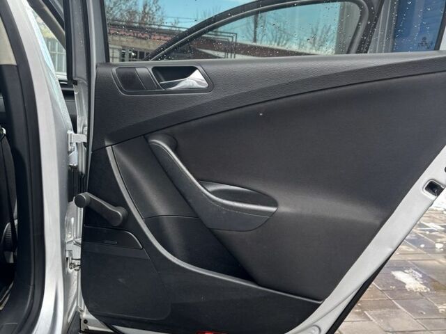 Сірий Фольксваген Пассат Варіант, об'ємом двигуна 1.6 л та пробігом 287 тис. км за 6200 $, фото 12 на Automoto.ua