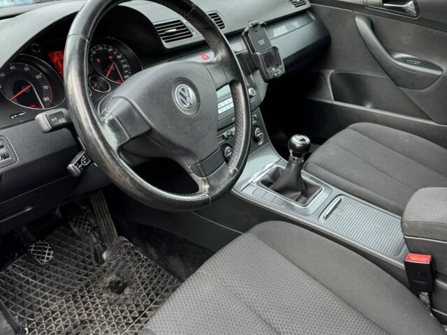 Сірий Фольксваген Пассат Варіант, об'ємом двигуна 1.6 л та пробігом 231 тис. км за 6699 $, фото 6 на Automoto.ua