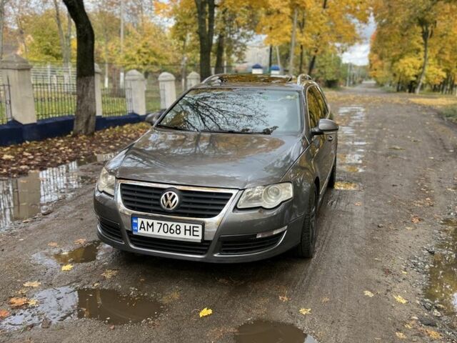 Серый Фольксваген Пассат Вариант, объемом двигателя 2 л и пробегом 200 тыс. км за 4999 $, фото 1 на Automoto.ua