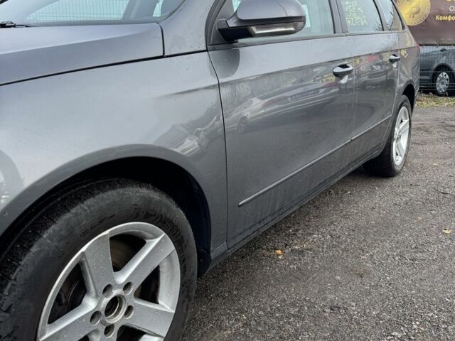 Сірий Фольксваген Пассат Варіант, об'ємом двигуна 1.6 л та пробігом 231 тис. км за 6699 $, фото 1 на Automoto.ua