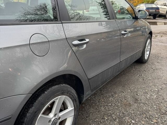 Сірий Фольксваген Пассат Варіант, об'ємом двигуна 1.6 л та пробігом 231 тис. км за 6699 $, фото 15 на Automoto.ua