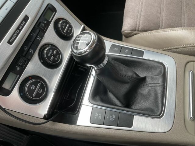 Сірий Фольксваген Пассат Варіант, об'ємом двигуна 2 л та пробігом 200 тис. км за 7300 $, фото 9 на Automoto.ua