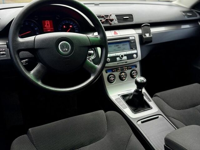 Серый Фольксваген Пассат Вариант, объемом двигателя 2 л и пробегом 240 тыс. км за 5650 $, фото 13 на Automoto.ua