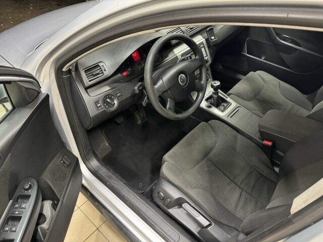 Серый Фольксваген Пассат Вариант, объемом двигателя 2 л и пробегом 267 тыс. км за 3229 $, фото 6 на Automoto.ua