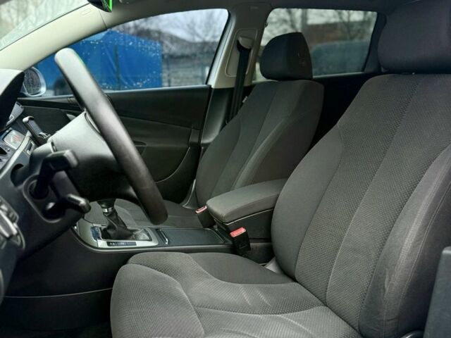 Серый Фольксваген Пассат Вариант, объемом двигателя 2 л и пробегом 240 тыс. км за 5650 $, фото 8 на Automoto.ua