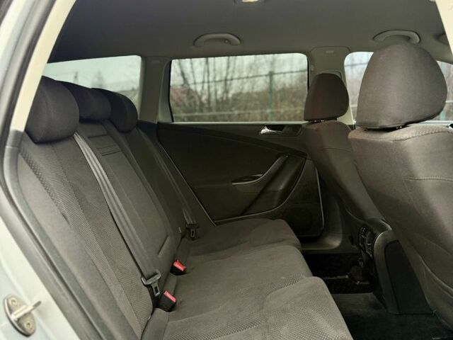 Серый Фольксваген Пассат Вариант, объемом двигателя 2 л и пробегом 240 тыс. км за 5650 $, фото 17 на Automoto.ua