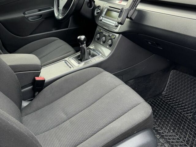 Сірий Фольксваген Пассат Варіант, об'ємом двигуна 1.6 л та пробігом 231 тис. км за 6699 $, фото 16 на Automoto.ua