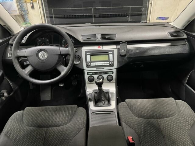 Серый Фольксваген Пассат Вариант, объемом двигателя 2 л и пробегом 267 тыс. км за 3229 $, фото 7 на Automoto.ua