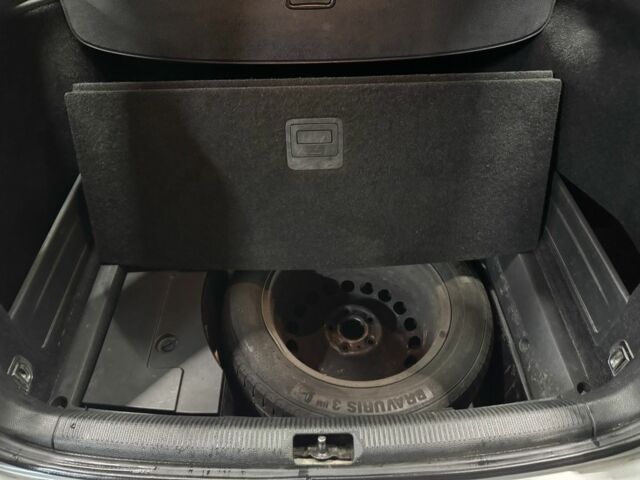 Серый Фольксваген Пассат Вариант, объемом двигателя 2 л и пробегом 267 тыс. км за 3229 $, фото 10 на Automoto.ua