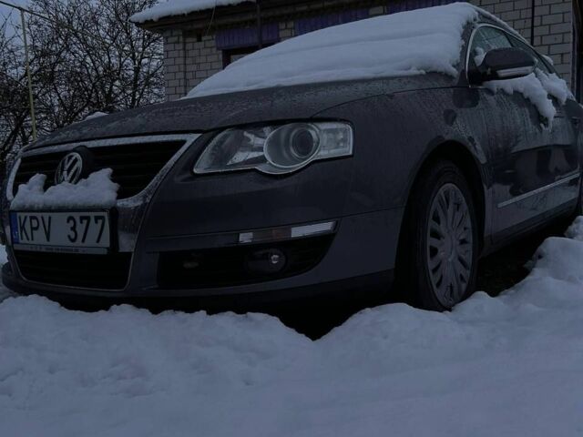 Серый Фольксваген Пассат Вариант, объемом двигателя 0 л и пробегом 376 тыс. км за 2000 $, фото 1 на Automoto.ua
