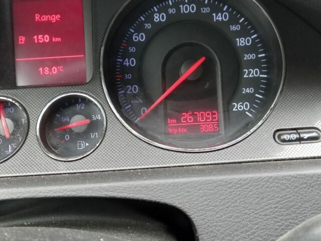 Серый Фольксваген Пассат Вариант, объемом двигателя 2 л и пробегом 263 тыс. км за 4950 $, фото 5 на Automoto.ua