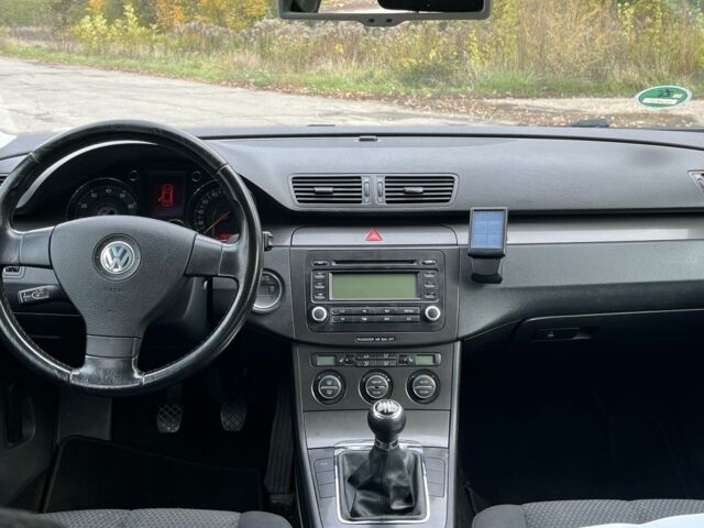 Серый Фольксваген Пассат Вариант, объемом двигателя 1.6 л и пробегом 209 тыс. км за 6300 $, фото 6 на Automoto.ua