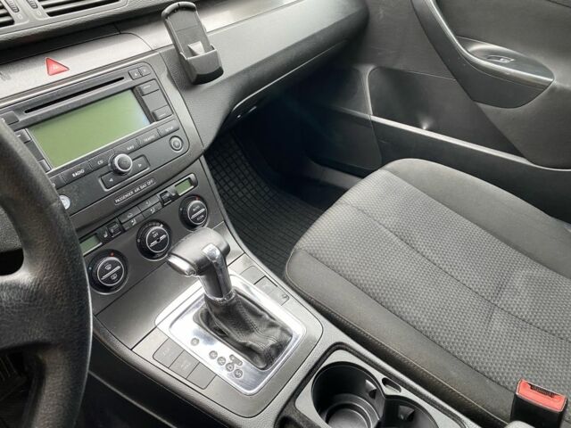 Серый Фольксваген Пассат Вариант, объемом двигателя 2 л и пробегом 320 тыс. км за 2290 $, фото 8 на Automoto.ua