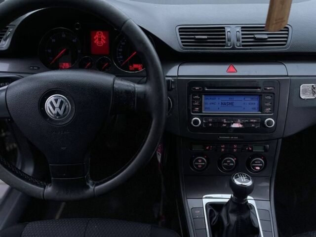 Серый Фольксваген Пассат Вариант, объемом двигателя 1.9 л и пробегом 327 тыс. км за 2250 $, фото 16 на Automoto.ua