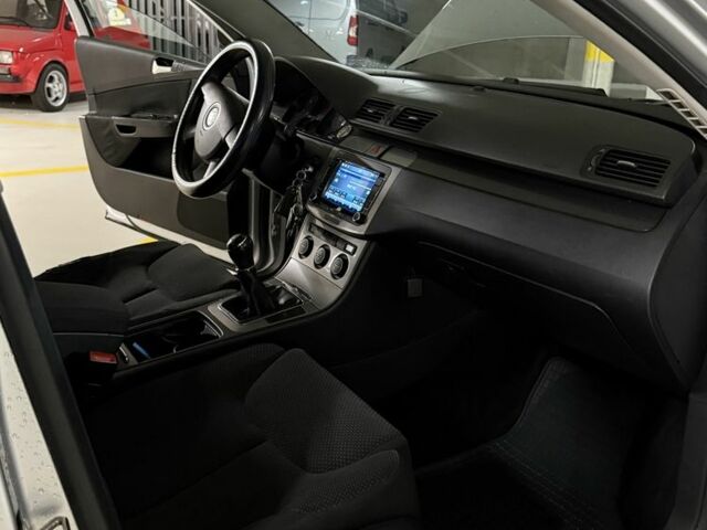 Серый Фольксваген Пассат Вариант, объемом двигателя 1.9 л и пробегом 274 тыс. км за 2950 $, фото 14 на Automoto.ua