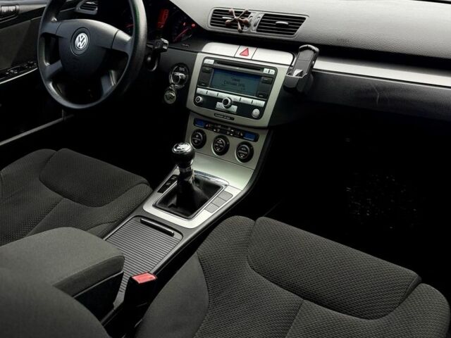 Серый Фольксваген Пассат Вариант, объемом двигателя 2 л и пробегом 240 тыс. км за 5650 $, фото 14 на Automoto.ua