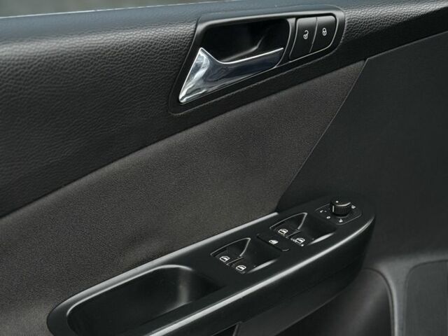 Серый Фольксваген Пассат Вариант, объемом двигателя 2 л и пробегом 240 тыс. км за 5650 $, фото 6 на Automoto.ua