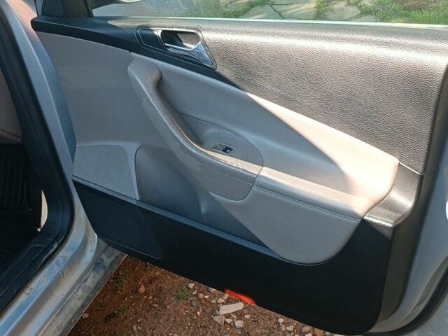 Сірий Фольксваген Пассат Варіант, об'ємом двигуна 2 л та пробігом 305 тис. км за 5000 $, фото 16 на Automoto.ua