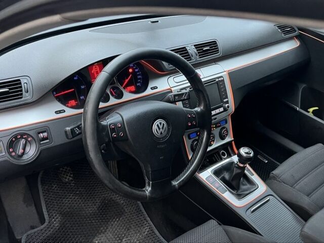 Серый Фольксваген Пассат Вариант, объемом двигателя 2 л и пробегом 326 тыс. км за 7300 $, фото 7 на Automoto.ua