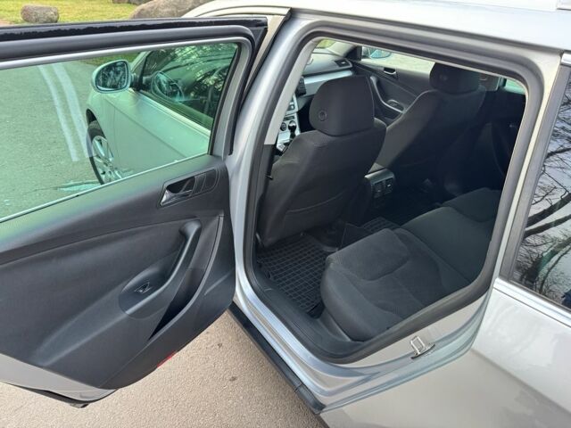 Сірий Фольксваген Пассат Варіант, об'ємом двигуна 2 л та пробігом 278 тис. км за 7800 $, фото 12 на Automoto.ua