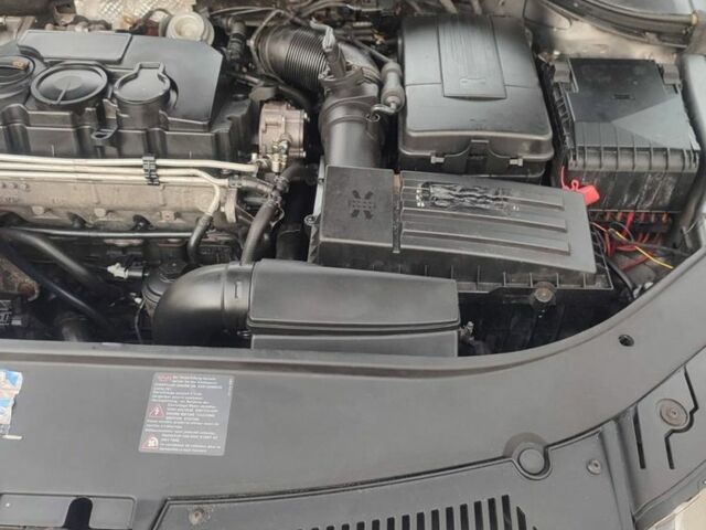 Серый Фольксваген Пассат Вариант, объемом двигателя 2 л и пробегом 280 тыс. км за 4000 $, фото 1 на Automoto.ua