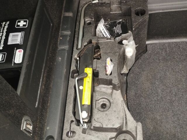 Серый Фольксваген Пассат Вариант, объемом двигателя 1.6 л и пробегом 244 тыс. км за 7300 $, фото 3 на Automoto.ua