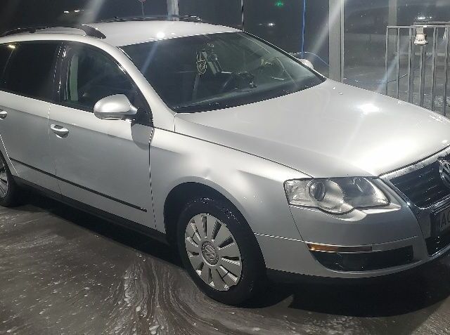 Сірий Фольксваген Пассат Варіант, об'ємом двигуна 2 л та пробігом 275 тис. км за 5500 $, фото 1 на Automoto.ua