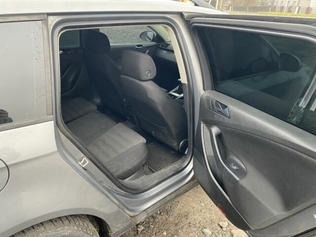 Сірий Фольксваген Пассат Варіант, об'ємом двигуна 2 л та пробігом 300 тис. км за 1650 $, фото 9 на Automoto.ua