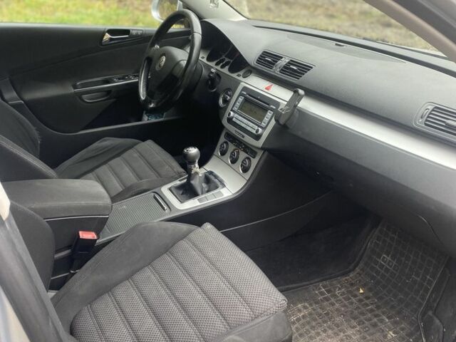 Серый Фольксваген Пассат Вариант, объемом двигателя 2 л и пробегом 299 тыс. км за 2950 $, фото 10 на Automoto.ua