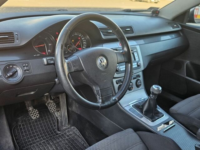 Серый Фольксваген Пассат Вариант, объемом двигателя 2 л и пробегом 314 тыс. км за 2957 $, фото 16 на Automoto.ua