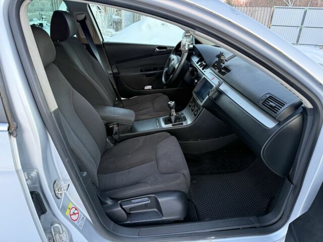 Сірий Фольксваген Пассат Варіант, об'ємом двигуна 2 л та пробігом 300 тис. км за 2300 $, фото 7 на Automoto.ua