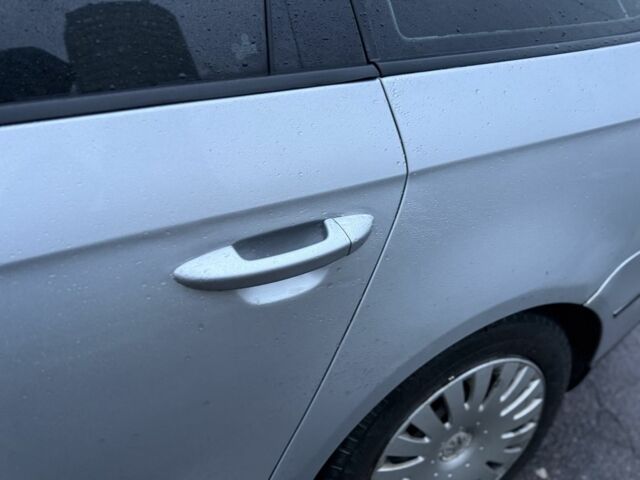 Сірий Фольксваген Пассат Варіант, об'ємом двигуна 2 л та пробігом 300 тис. км за 2950 $, фото 22 на Automoto.ua