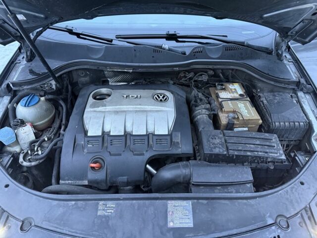 Серый Фольксваген Пассат Вариант, объемом двигателя 2 л и пробегом 300 тыс. км за 2850 $, фото 9 на Automoto.ua