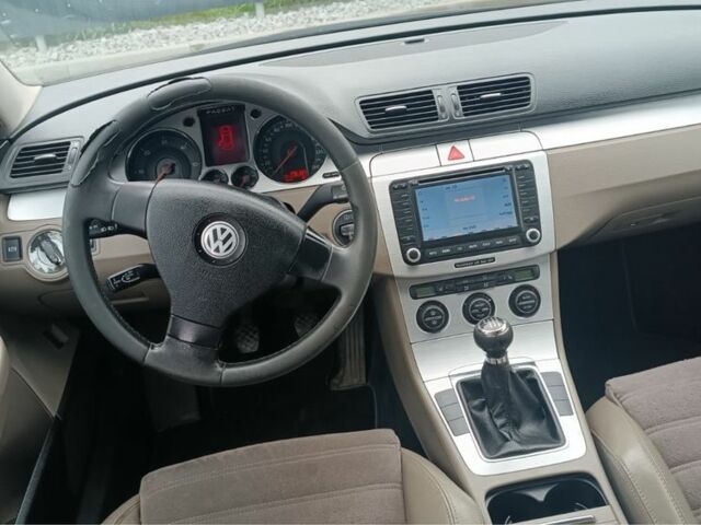 Серый Фольксваген Пассат Вариант, объемом двигателя 2 л и пробегом 320 тыс. км за 2200 $, фото 4 на Automoto.ua