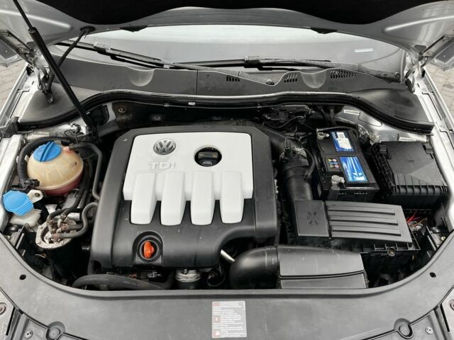 Серый Фольксваген Пассат Вариант, объемом двигателя 2 л и пробегом 215 тыс. км за 4700 $, фото 6 на Automoto.ua