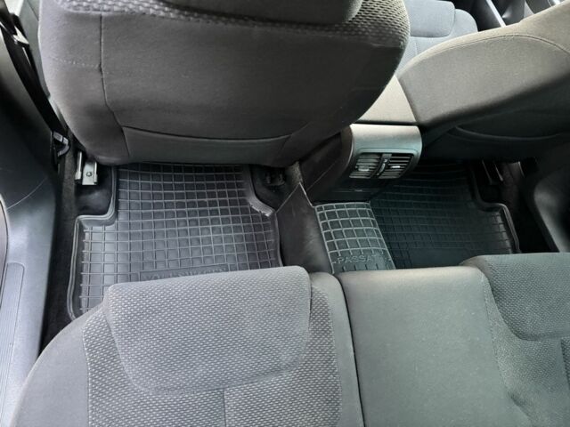 Сірий Фольксваген Пассат Варіант, об'ємом двигуна 2 л та пробігом 278 тис. км за 7800 $, фото 14 на Automoto.ua