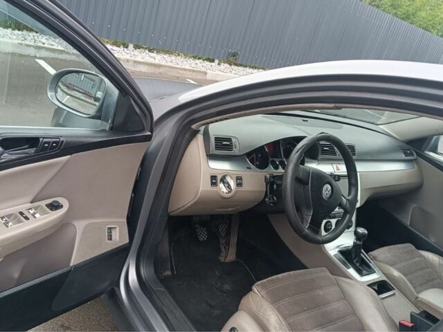 Серый Фольксваген Пассат Вариант, объемом двигателя 2 л и пробегом 320 тыс. км за 2200 $, фото 6 на Automoto.ua