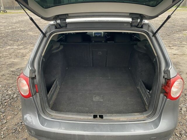 Сірий Фольксваген Пассат Варіант, об'ємом двигуна 2 л та пробігом 300 тис. км за 1650 $, фото 11 на Automoto.ua