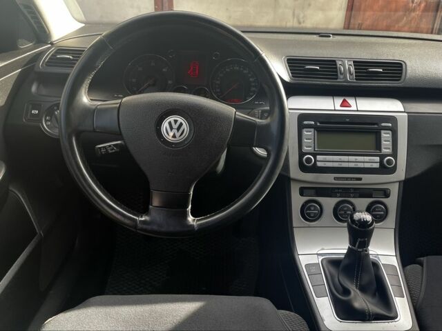 Серый Фольксваген Пассат Вариант, объемом двигателя 2 л и пробегом 215 тыс. км за 4700 $, фото 5 на Automoto.ua