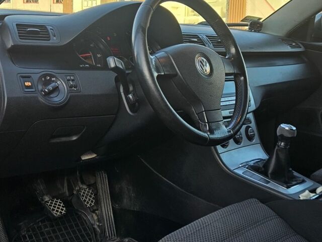 Серый Фольксваген Пассат Вариант, объемом двигателя 2 л и пробегом 314 тыс. км за 2957 $, фото 15 на Automoto.ua