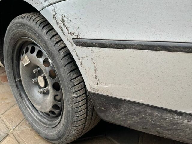 Серый Фольксваген Пассат Вариант, объемом двигателя 1.6 л и пробегом 225 тыс. км за 3500 $, фото 4 на Automoto.ua